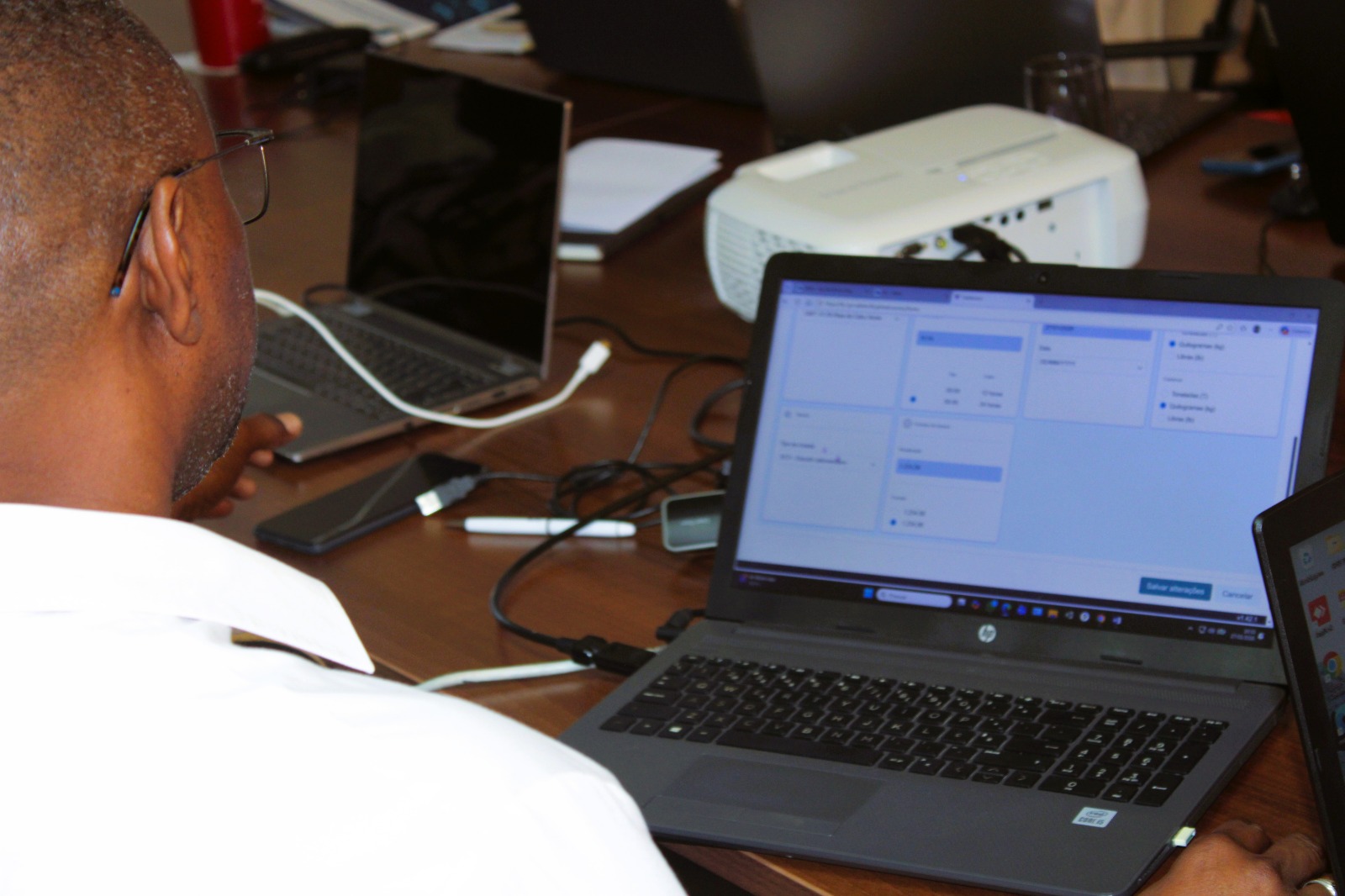 Read more about the article Cabo Verde reforça a transparência nas pescas com a implementação do Sistema de Informação das Pescas (FIS)